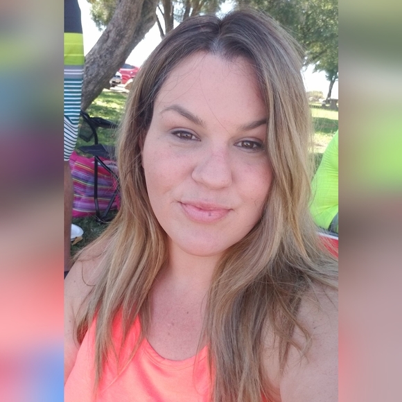 Meet your Posher, Tara - Picture 2 of 4